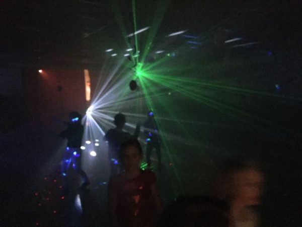 Hyra högtalare med ljus och rök